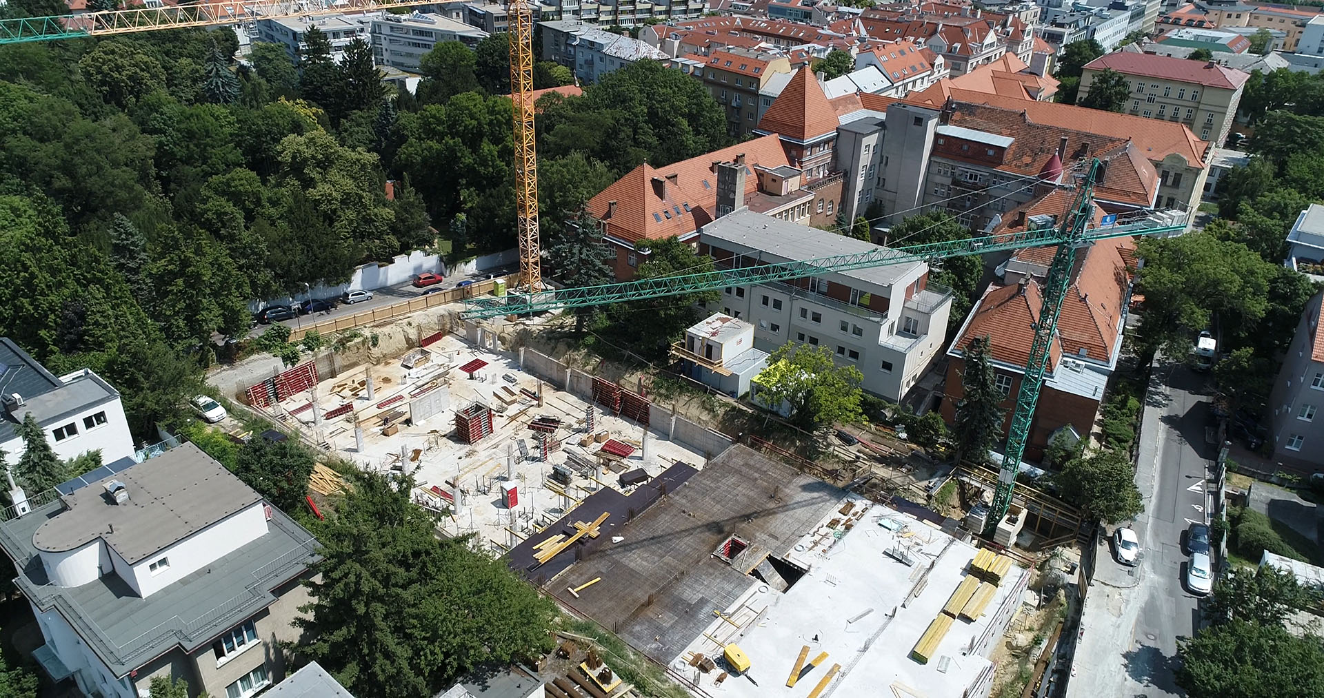 letecke foto z dronu hausberg bratislava stavba